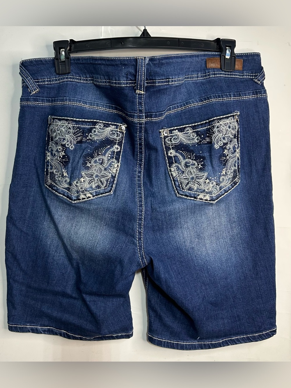 Wallflower Denim Luscious Curvy Fit Embroidered Pocket Shorts Size 18